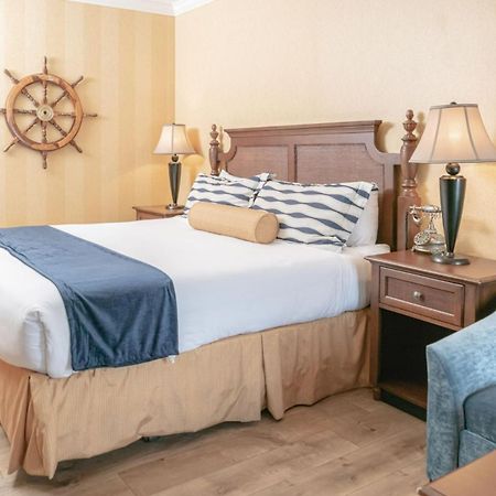 Fulton Steamboat Inn Ronks Bagian luar foto